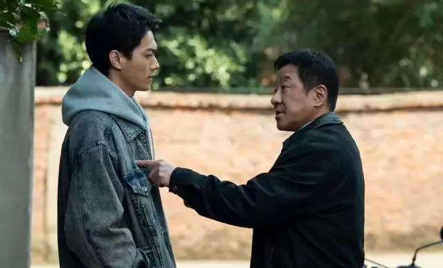 《方圆八百米》高松格自杀引爆父子对立主线 - 资讯配图 《方圆八百米》高松格自杀引爆父子对立主线 - 资讯配图